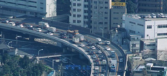 ビルの中の道路